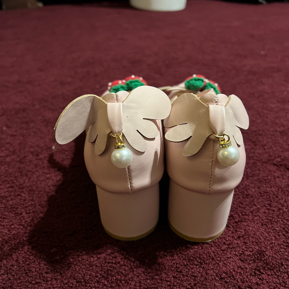 heels - Picture 2 of 5